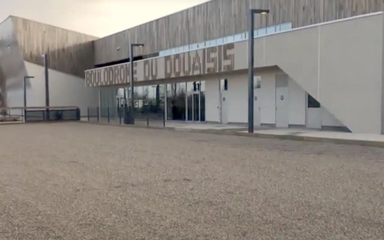 Boulodrome de pétanque de Douai dans le Nord moderne