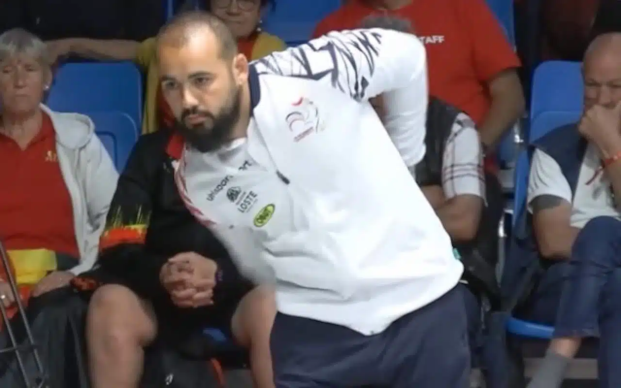 David Doerr sous le maillot de l'équipe de France en plein tir