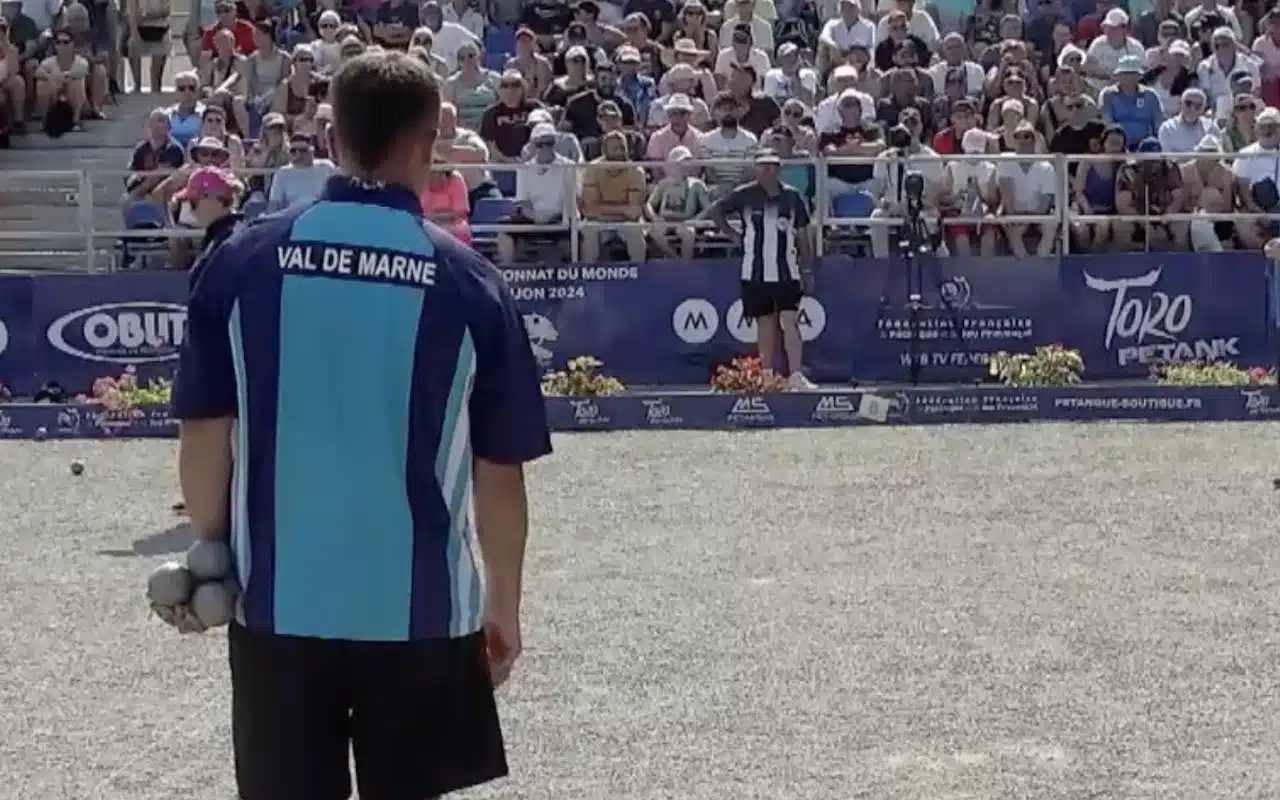 Fabio Zeni en finale du championnat de France de pétanque 2024 face à Clément Duvernay