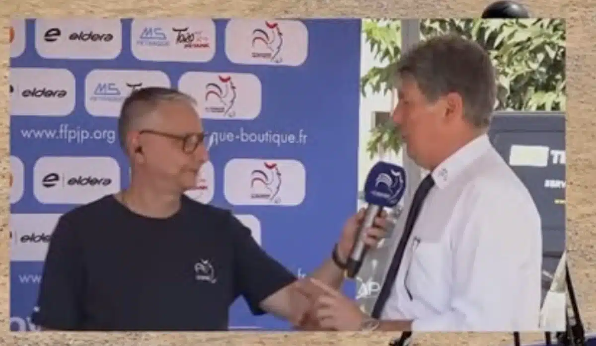 Michel Le Bot au micro de Laurent Cosse pour parler pétanque et calendrier